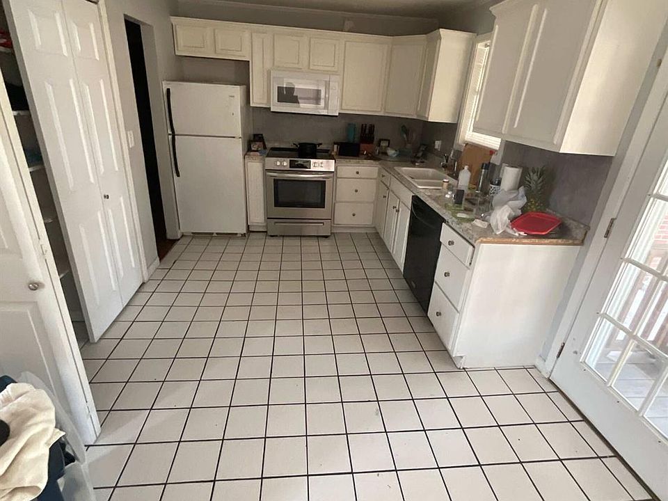 2nd image of 108 N 4th St