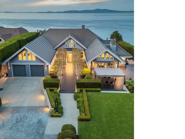 2950 Phyllis St, Saanich, BC V8N 1Z1