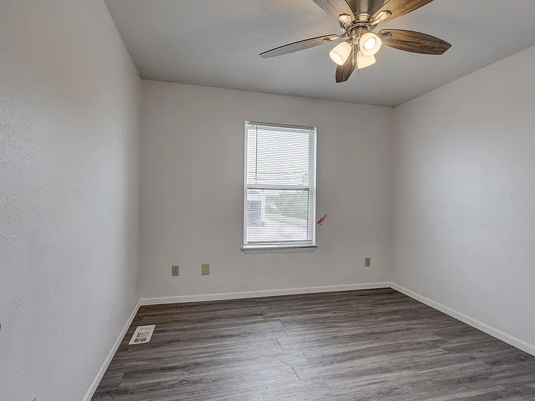 713 S Walker St #A — Photo 11