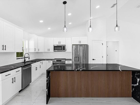 5th image of 25 JUNIPER LOOP CT COURT