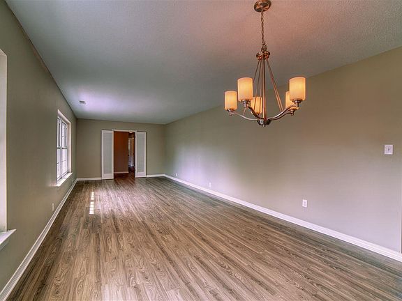 2nd image of 405 Poinciana Dr