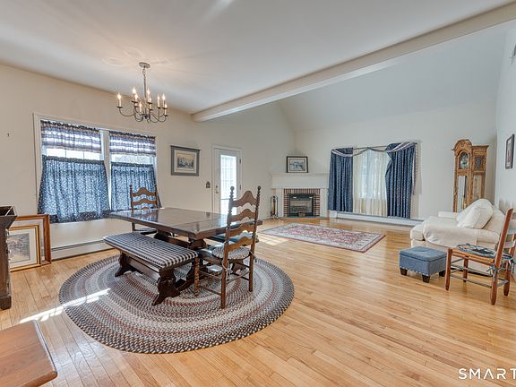 4th image of 7 Chestnut Hollow Road #7