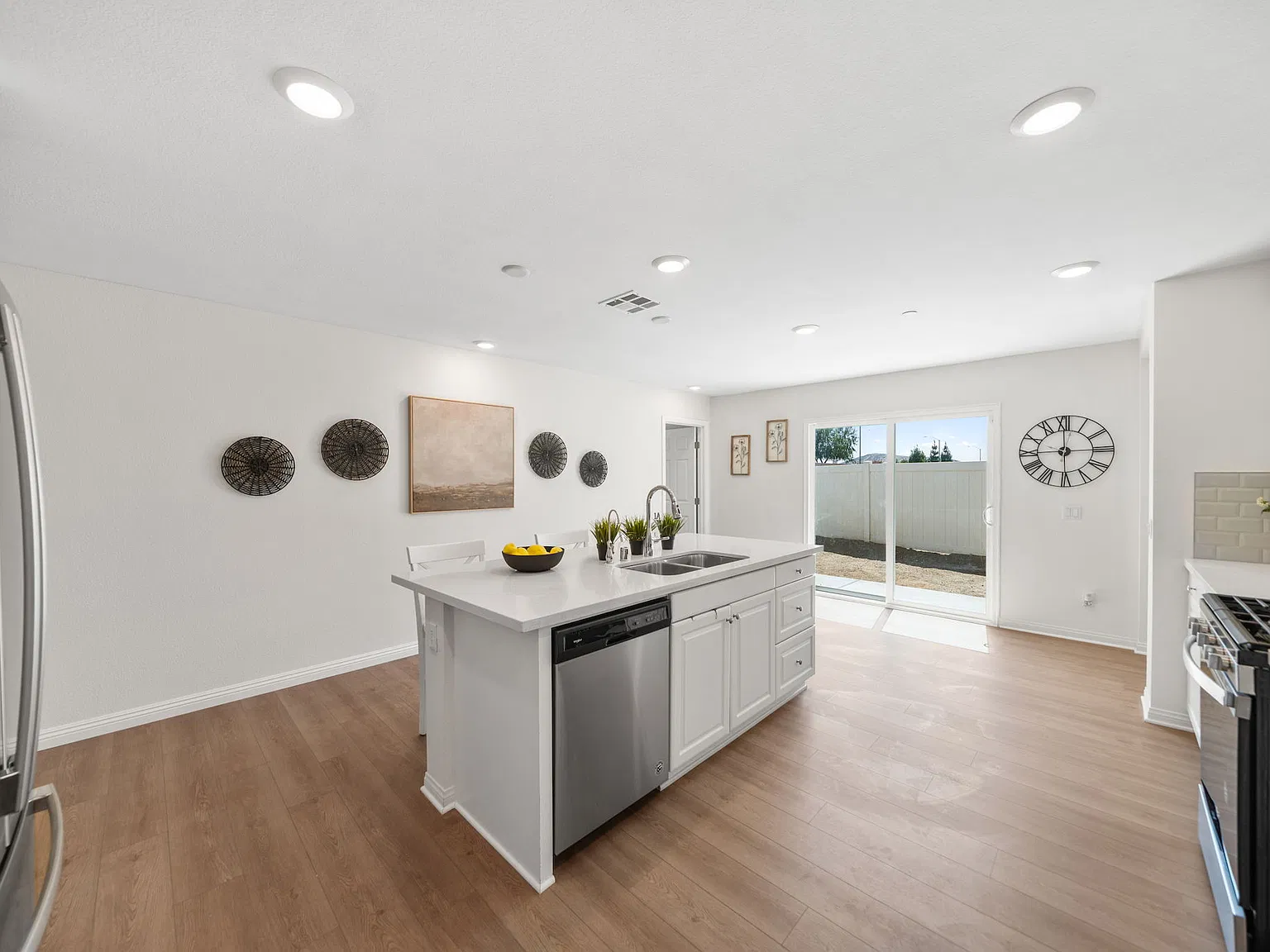 6 bed, 1853 sqft, $999 — Photo 4