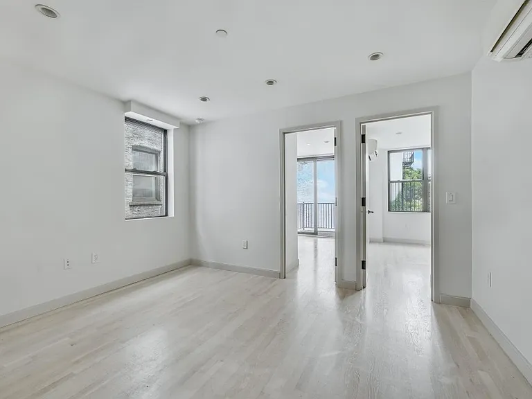 152 2nd Ave #2F — Photo 2