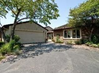 105 Briarwood Cir, Oak Brook, IL