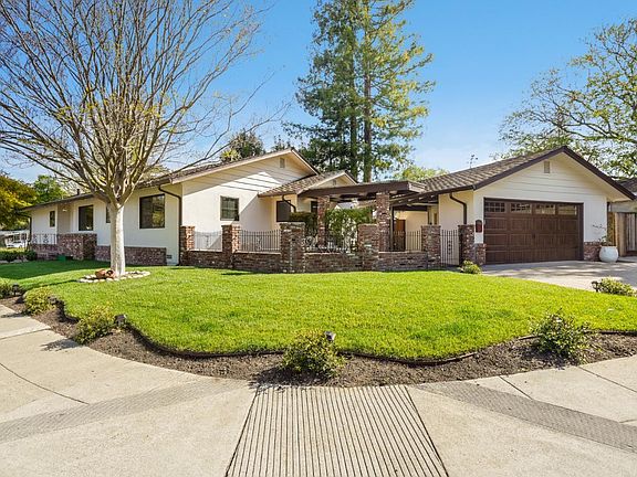 3rd image of 220 Ely Pl
