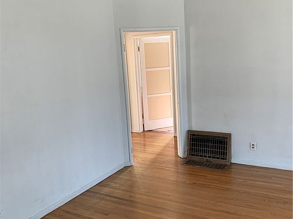 4th image of 118 S Madison Ave