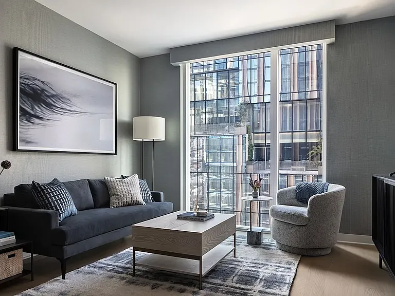 455 10th Ave #18L — Photo 2