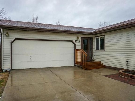 4th image of 1717 3rd Ave E