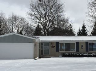 17462 Westbrook Dr, Livonia, MI 48152