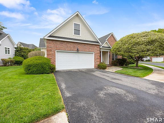 2nd image of 13 Stonegate Circle