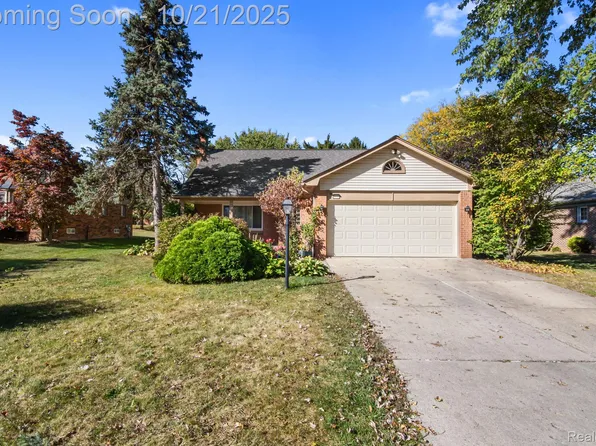 2132 Winchester Rd, Rochester Hills, MI 48307