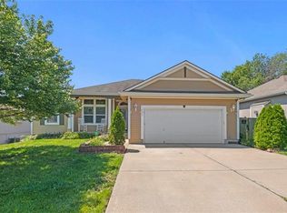 607 NW Whitney Dr, Grain Valley, MO 64029