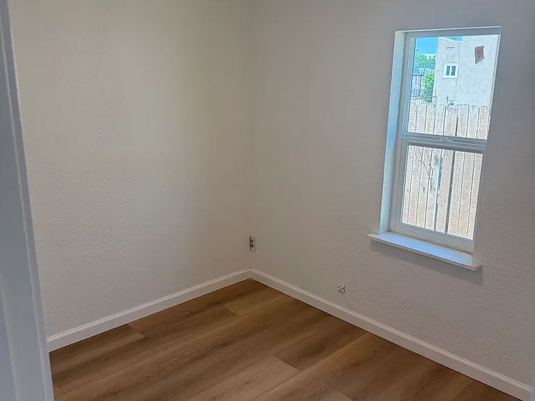 839 Apache Ave NW — Photo 8