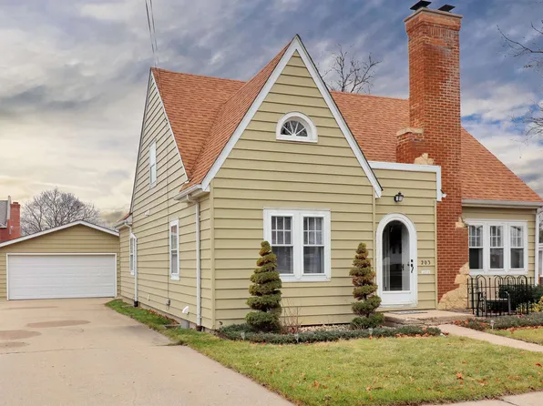 203 S 5th St, Oregon, IL 61061