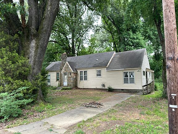 2nd image of 1061 Mosby Rd