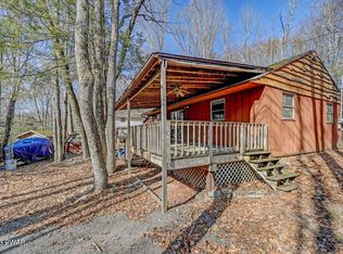 100 Hemlock Balsom Dr, Greentown, PA 18426