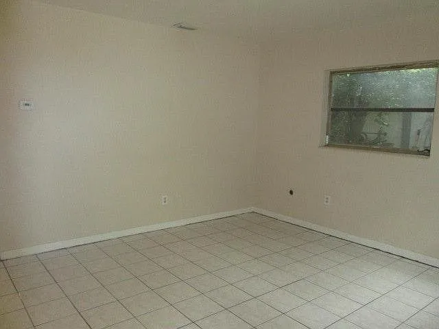 208 N Manhattan Ave — Photo 3