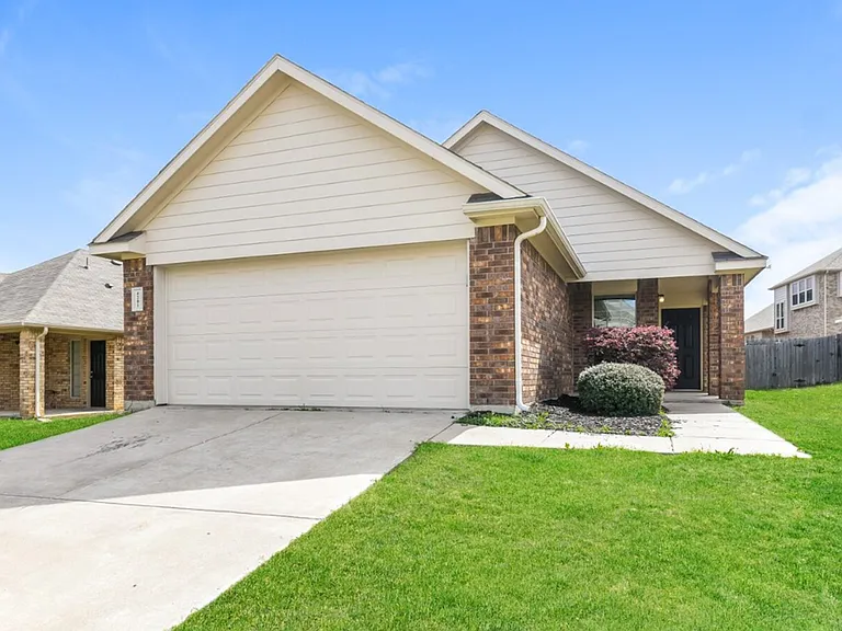 4201 Summersweet Ln — Photo 3
