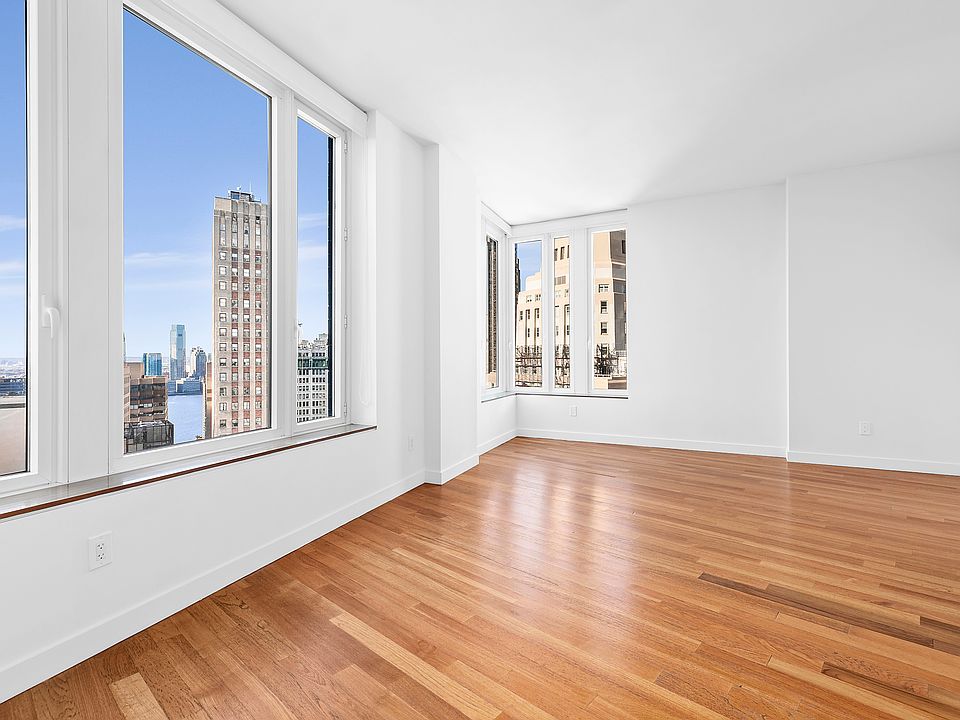 1st image of 15 William St APT 43I