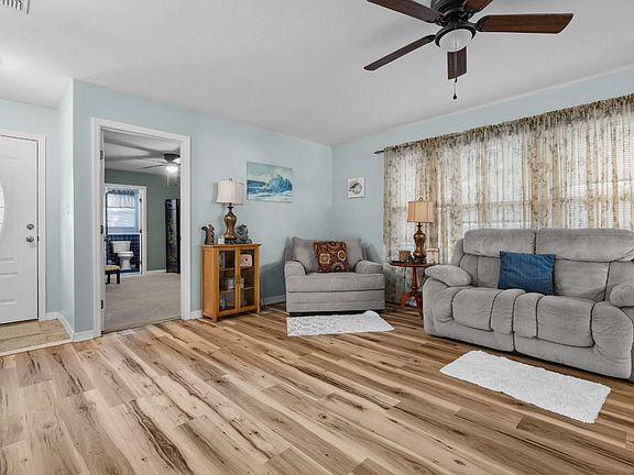 4th image of 1326 SW Castle Heights Ter