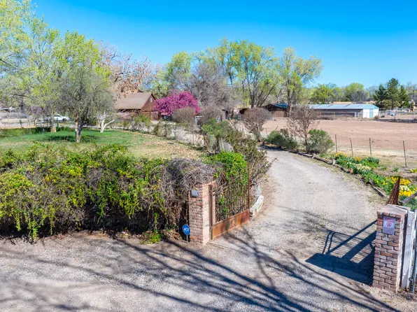 350 Applewood Rd, Rio Rancho, NM 87048