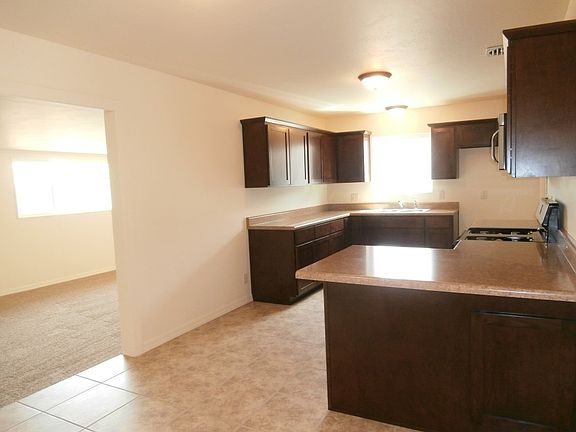 4th image of 1142 E Hacienda Dr