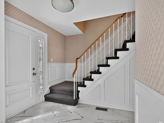 4th image of 838 Saddle Cres