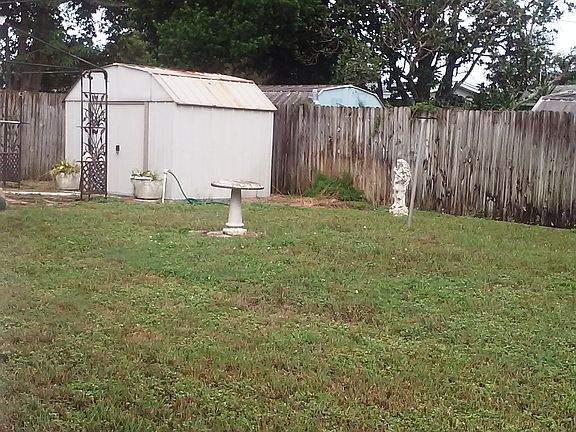 5th image of 2042 Hess Dr