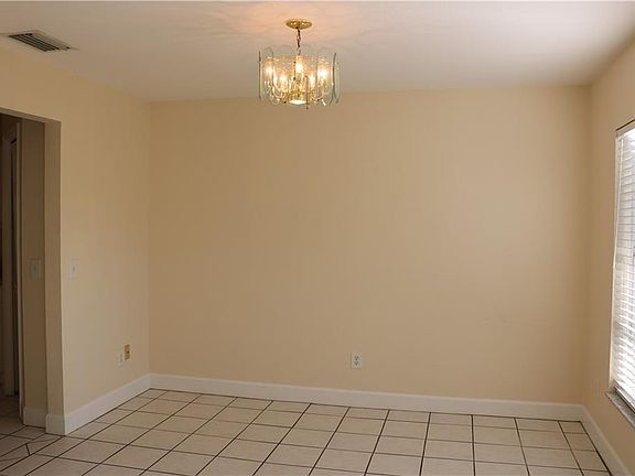 3rd image of 4543 Ashford Dr