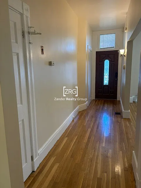 2 bed, 1.0 bath, 1000 sqft, $2,750 — Photo 2
