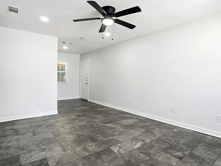 1013 Irion Dr — Photo 4