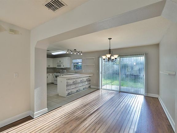 4th image of 115 Woodknoll Pl