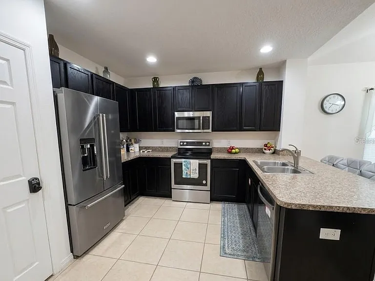 643 Samuel Pl — Photo 8