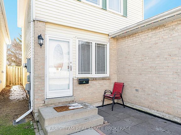 3rd image of 1387 Ritson Rd S