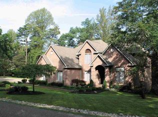 25 Edgewood Dr, Hurricane, WV 25526