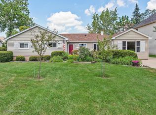 521 Ranch Rd, Wheaton, IL 60187