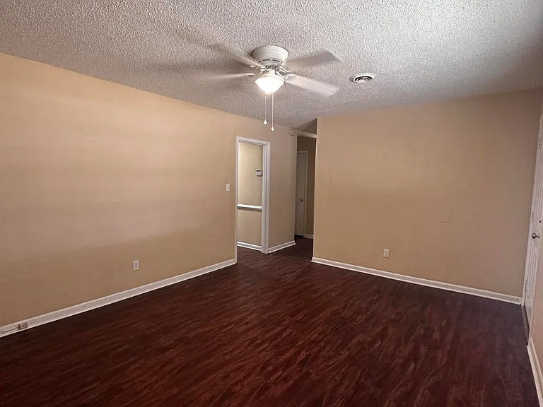 2377 Dublin Dr — Photo 4