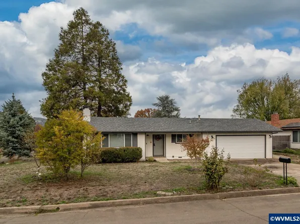 10 Carmel Ct, Roseburg, OR 97471