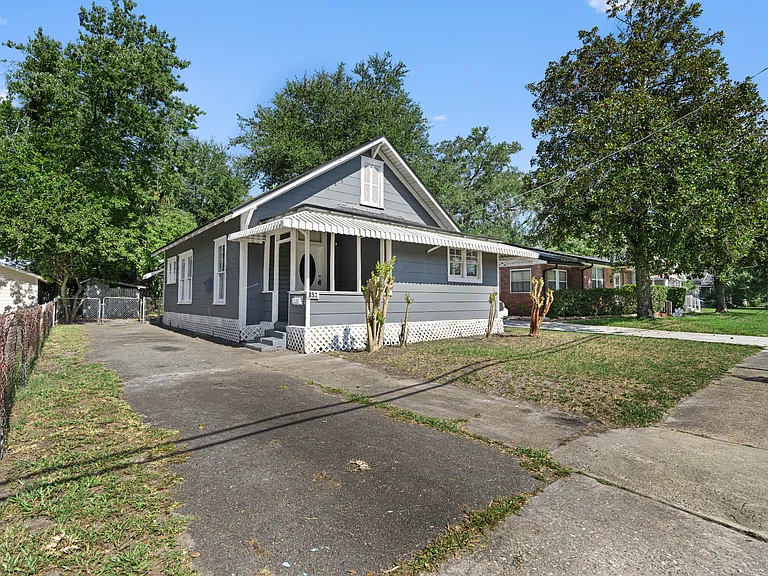 853 Saint Clair St — Photo 1