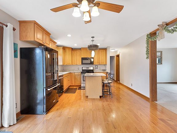5th image of 25355 Adams St