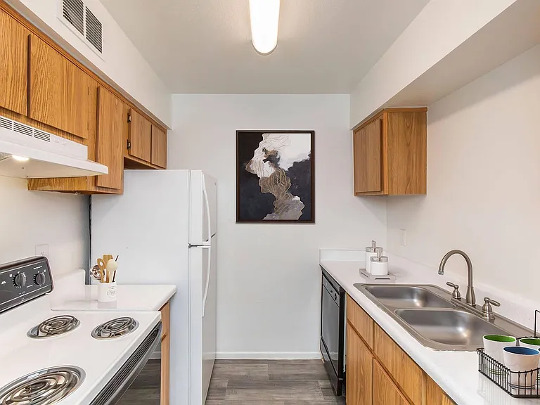 The Canyons on Colter Apartments — Photo 32