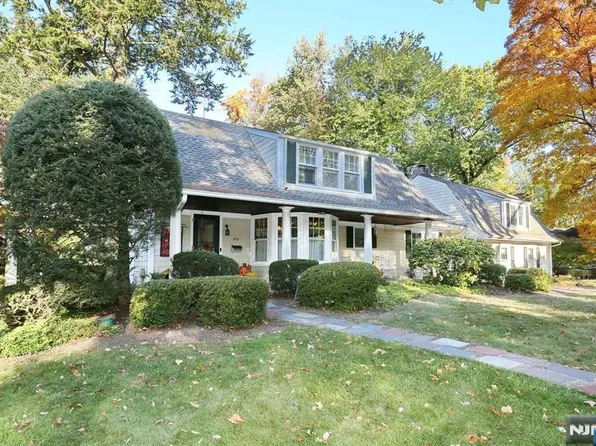 493 Summit Ave, Oradell, NJ 07649