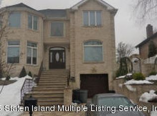 8 Morton St, Staten Island, NY 10306