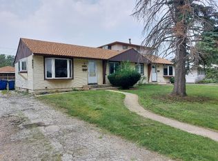 8980 S Main St, Hometown, IL 60456