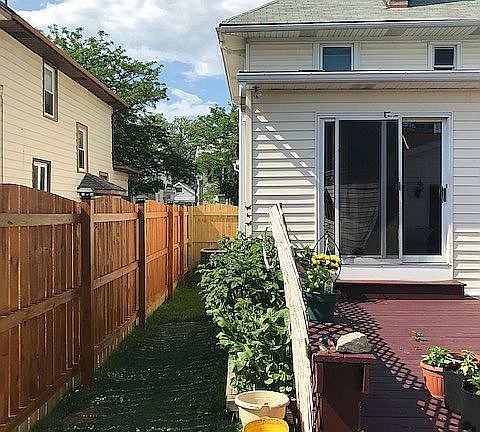 4th image of 50 Tremont Ave
