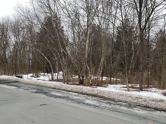 3rd image of 32 Dollard Dr