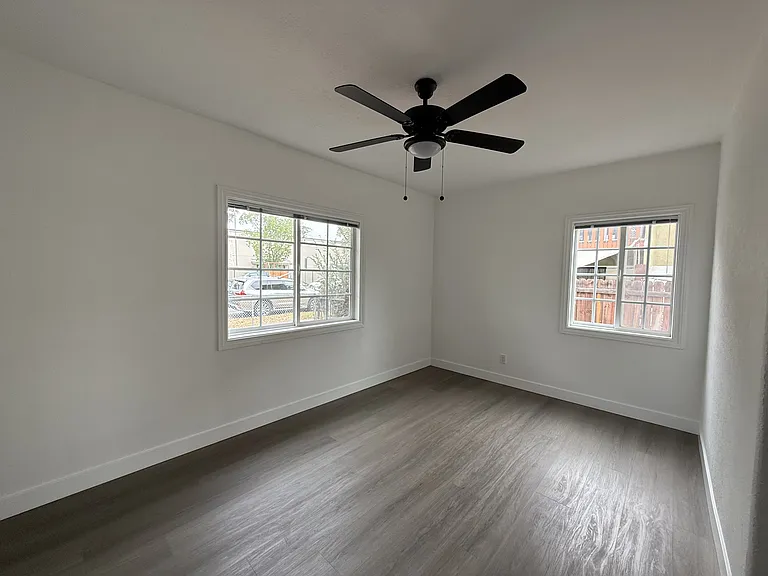 127 W 5th Ave #A — Photo 12