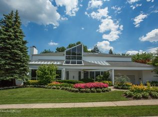 15 Shelter Ln, Roslyn Heights, NY 11577