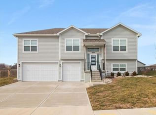 1907 Owen Dr, Pleasant Hill, MO 64080